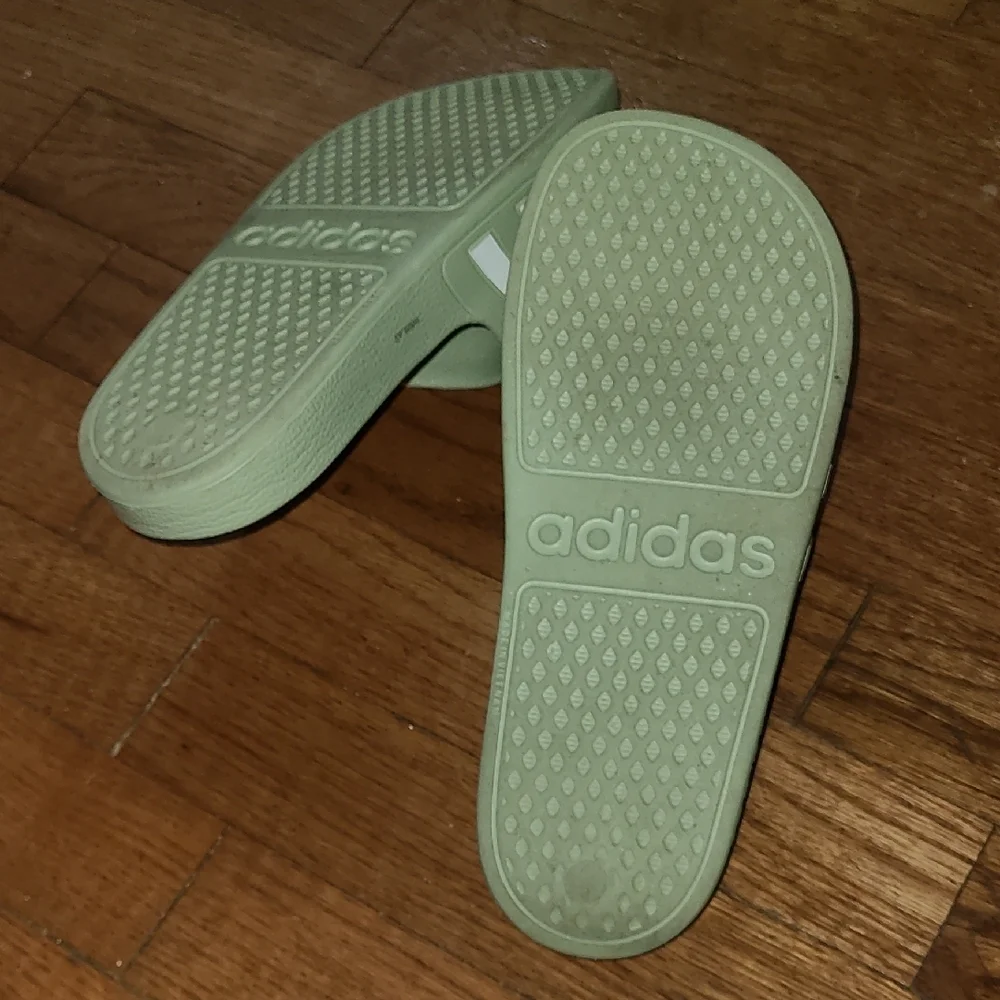 Adidas‎ Light Green Slide Sandals Mens 6 Womens 7